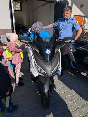 f636b063-5bba-4810-8ada-2891d366550a